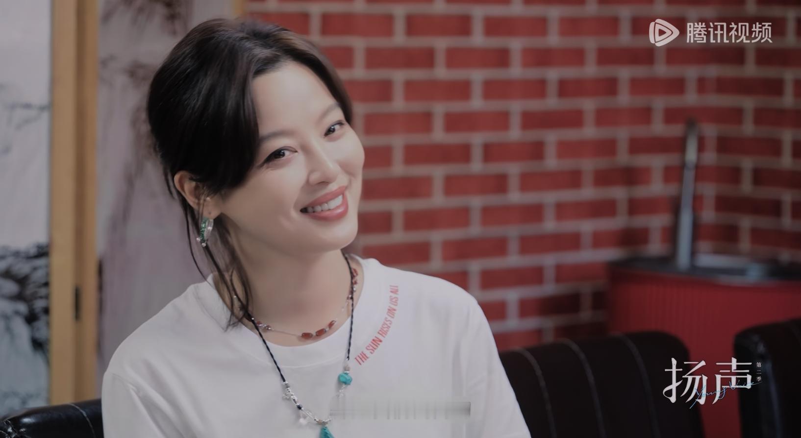 看节目才知道，原来之前《日掛中天》的路演规划里是没有鹤岗站的，是辛芷蕾坚持才给父