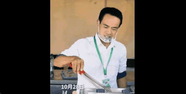 爆红月余就“翻车”？鸡排哥的“巡炸”之路，为何成了人设崩塌导火索？
 
刷到鸡排