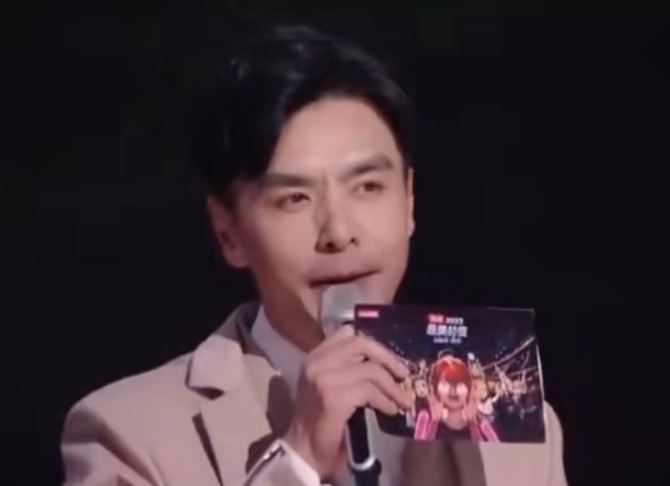 被B站跨年金句治愈了 原本疲惫又迷茫，B站跨年的金句却如春风拂面，简单话语里藏着