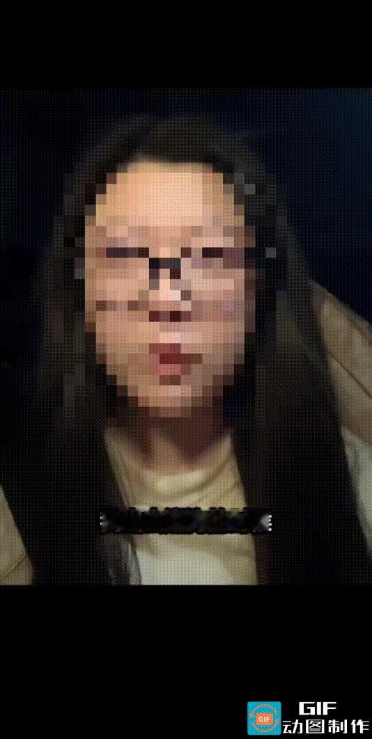 江苏苏州，一女子在网上哭诉，自己晚上在景区边上遛狗时，狗狗突然跑到车道上被撞了，