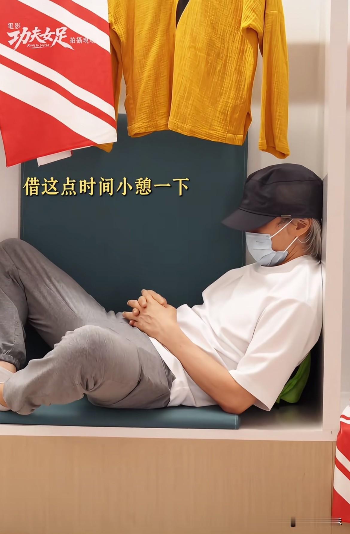 周星驰孤立无援！
支持他的人全在内地，港圈有看他电影的吗？
我挺好奇的，他这十几