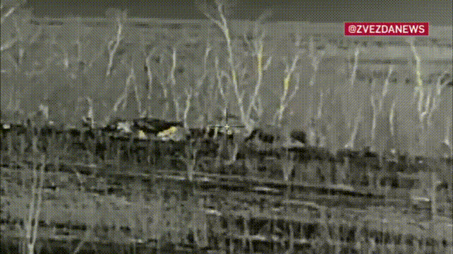 4月17日，俄罗斯方面公开了，在巴赫穆特郊区方向，俄罗斯空降军的狙击手小组，成功