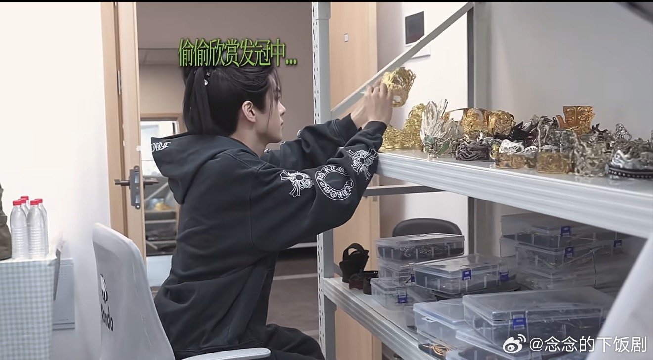曾舜晞新剧这么多发冠电视剧攻玉《攻玉》蔺承佑造型花样好多，各式各样发冠适配穿搭，