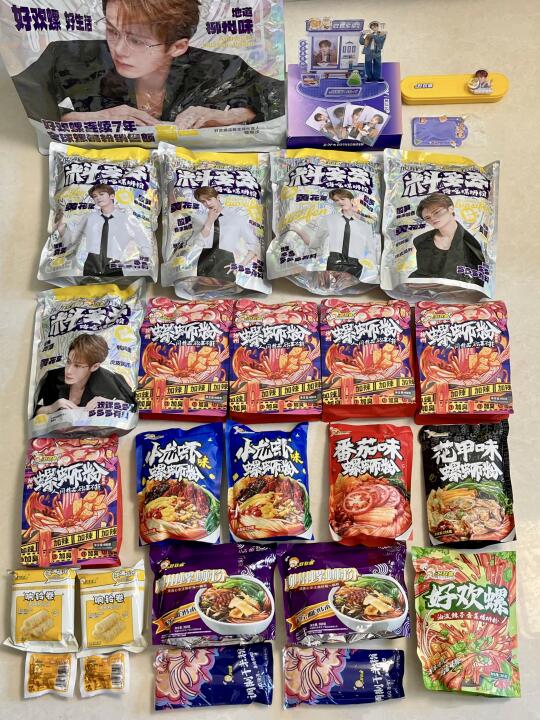 螺蛳粉配9件周边？好欢螺你是懂拿捏我的！！