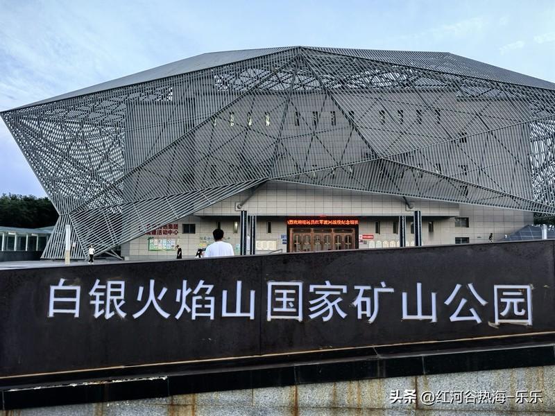 白银彻底涨疯
全球群众都发现了金银的价值，潜意识里囤积金银的基因被唤醒，也就爆发