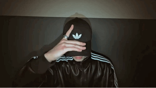 何与机车男变装，他真的好酷。 
