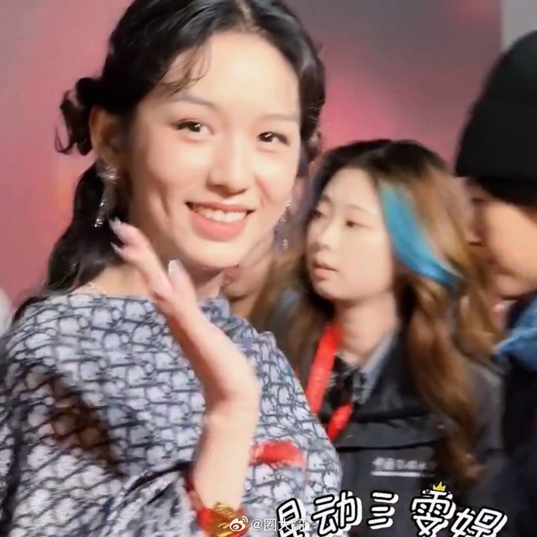 周也王玉雯又要聊八卦了周也和王玉雯这对姐妹花又要互动啦，周也在采访中说要找王玉雯