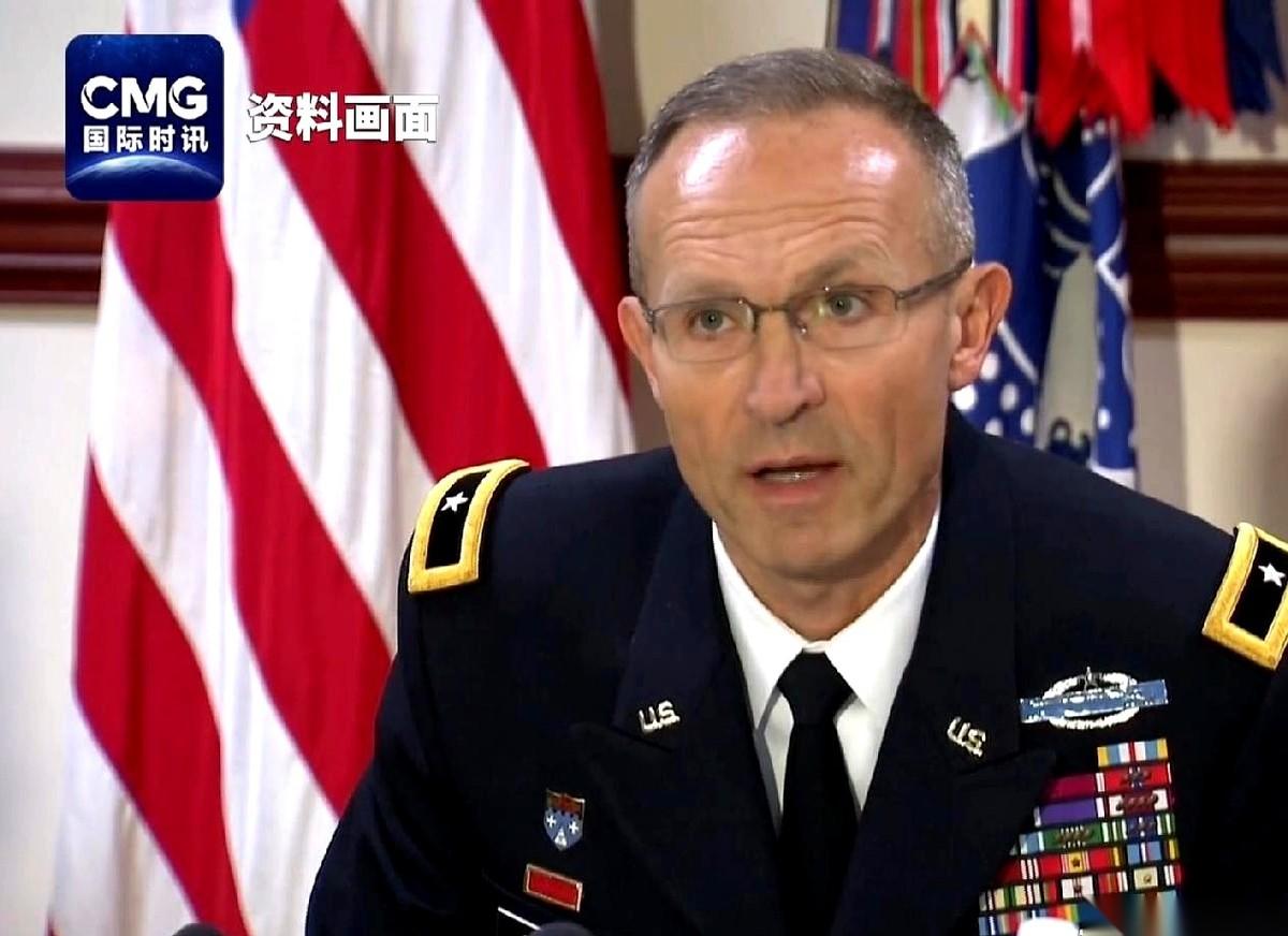 美国陆军参谋长，一个职位通常要干满四年。
但兰迪·乔治上任才一年，就接到一通电话