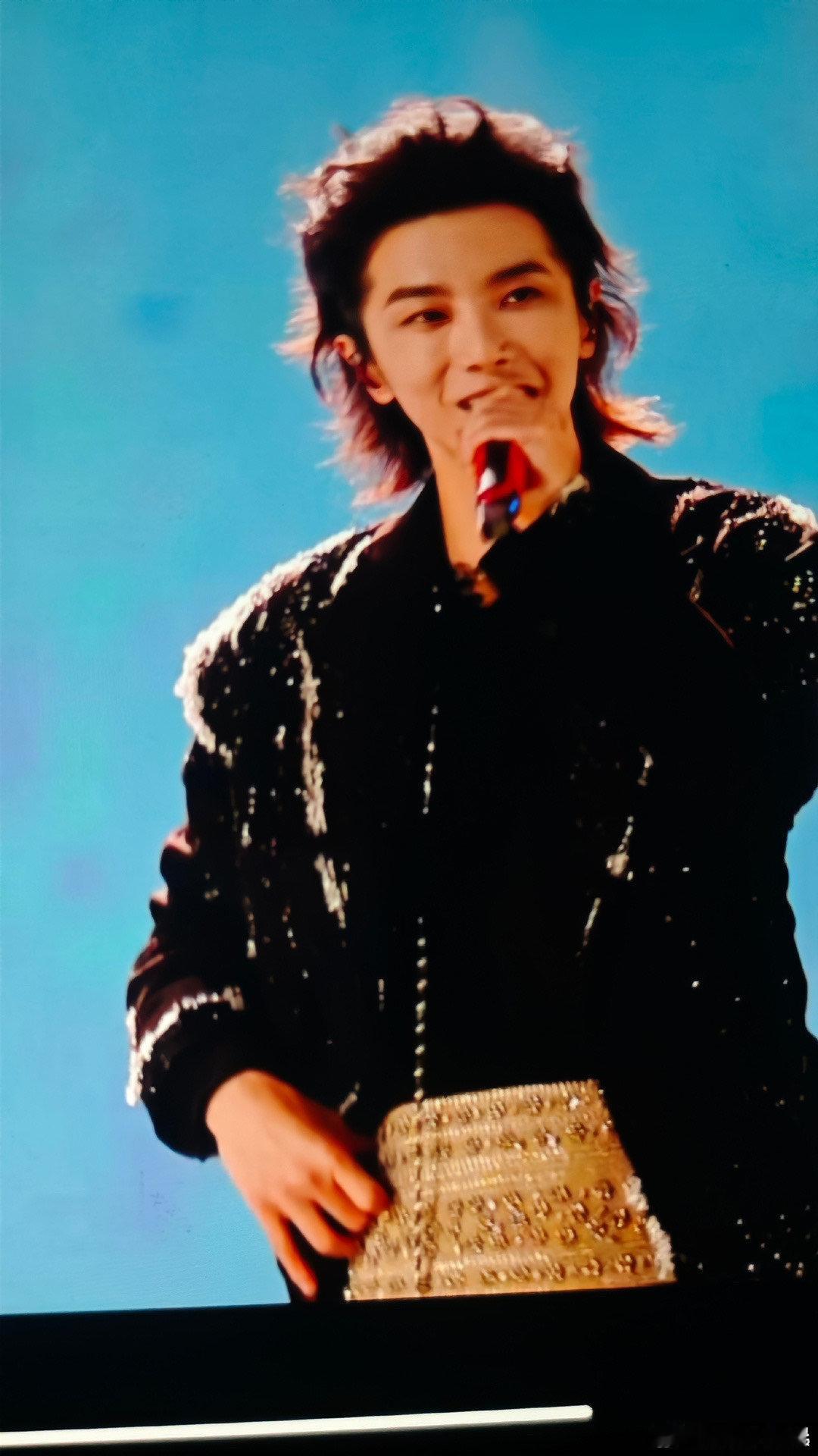 #华晨宇舞台已经NextLevel了#真的没想到，华晨宇的舞台能这么精彩！他的实