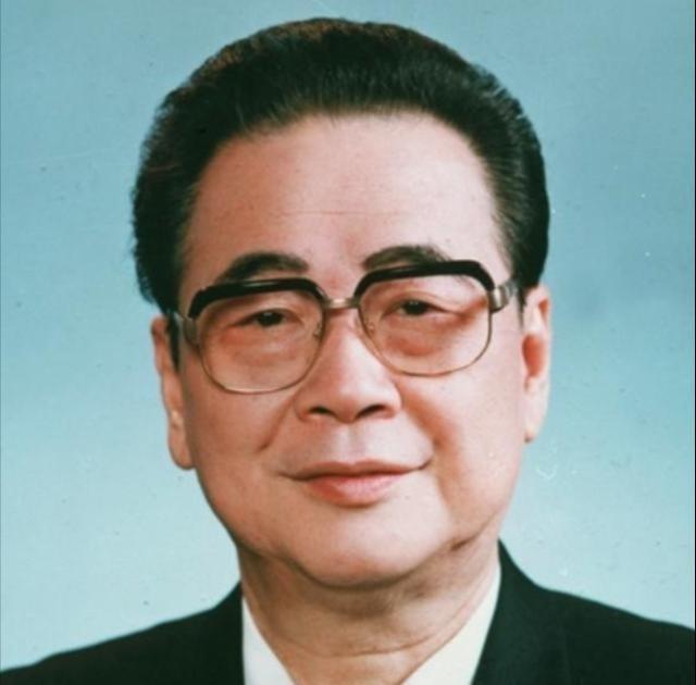 1992年7月，邓颖超因病离世，谁知，邓颖超留下的最后一句话竟是“李鹏”二字，这