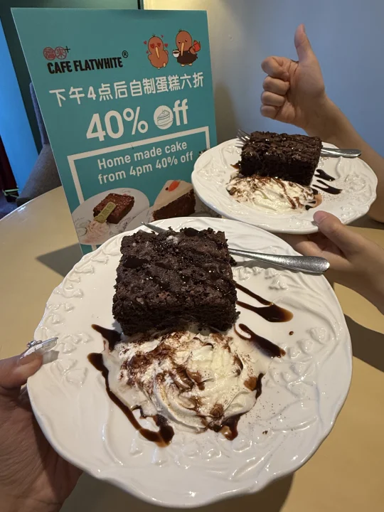 北京使馆区！！19.2r的布朗尼&胡萝卜蛋糕🥕…