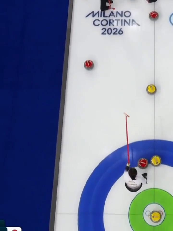 最后一局先手夺分，中国队8比7战胜东道主意大利。
最后一投，探探擦，走远了。