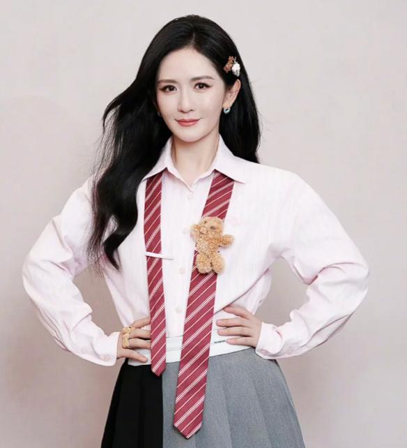 谢娜也很无奈啊，
她翻来覆去想不明白，
明明之前成都场演出收获很多好评，北京场门