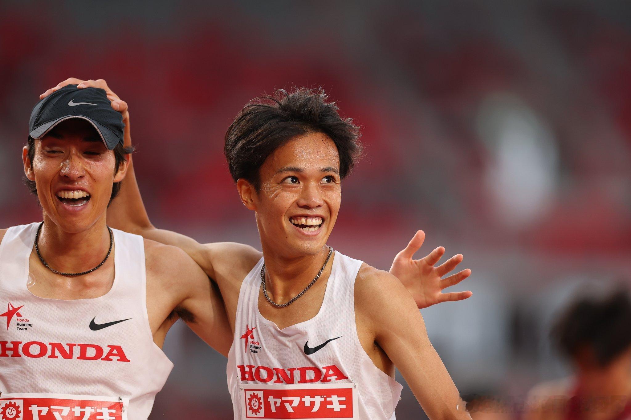 这个项链是金主爸爸的不？看起来很像同款啊