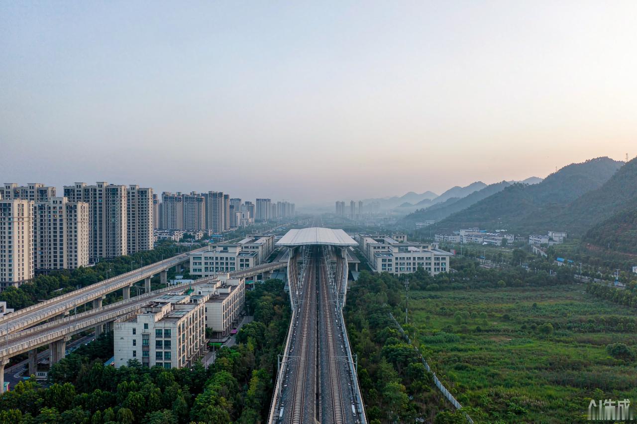 湘潭北和株洲西才是真正的都市圈高铁站，因为他们服务的不止是本地。

湘潭北临近长
