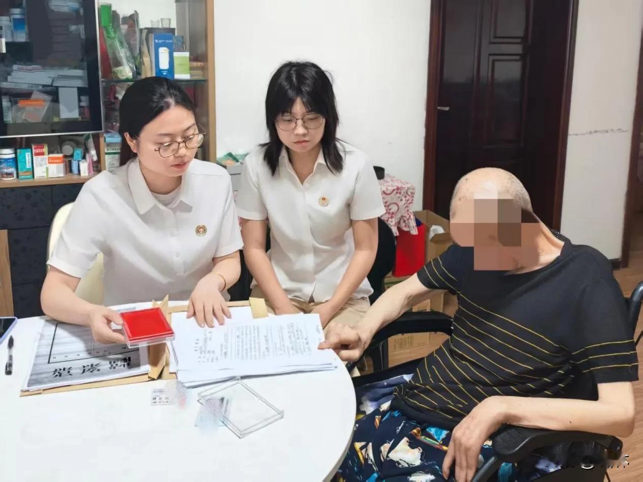 七旬老人病中不出户，宝鸡公证上门解心结宝鸡市公证处把窗口搬进家，帮重病老人办妥了
