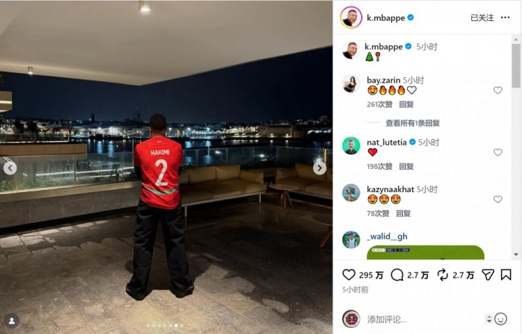 #姆巴佩晒身穿阿什拉夫球衣照#姆巴佩更新社媒动态，晒出身穿阿什拉夫球衣的照片。姆