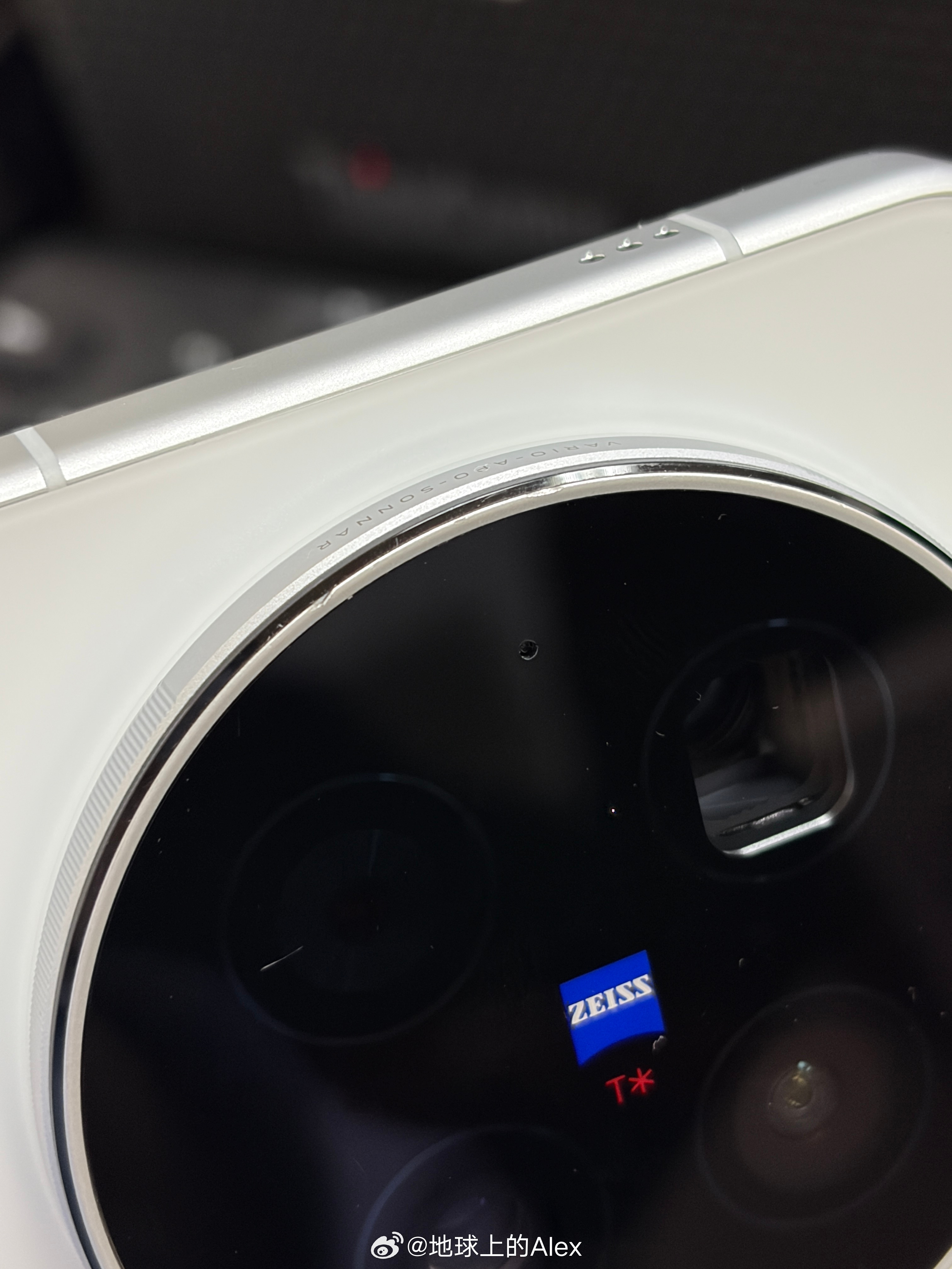 vivo X300 Ultra这种大Deco手机一个星期裸奔，Deco外圈已经不