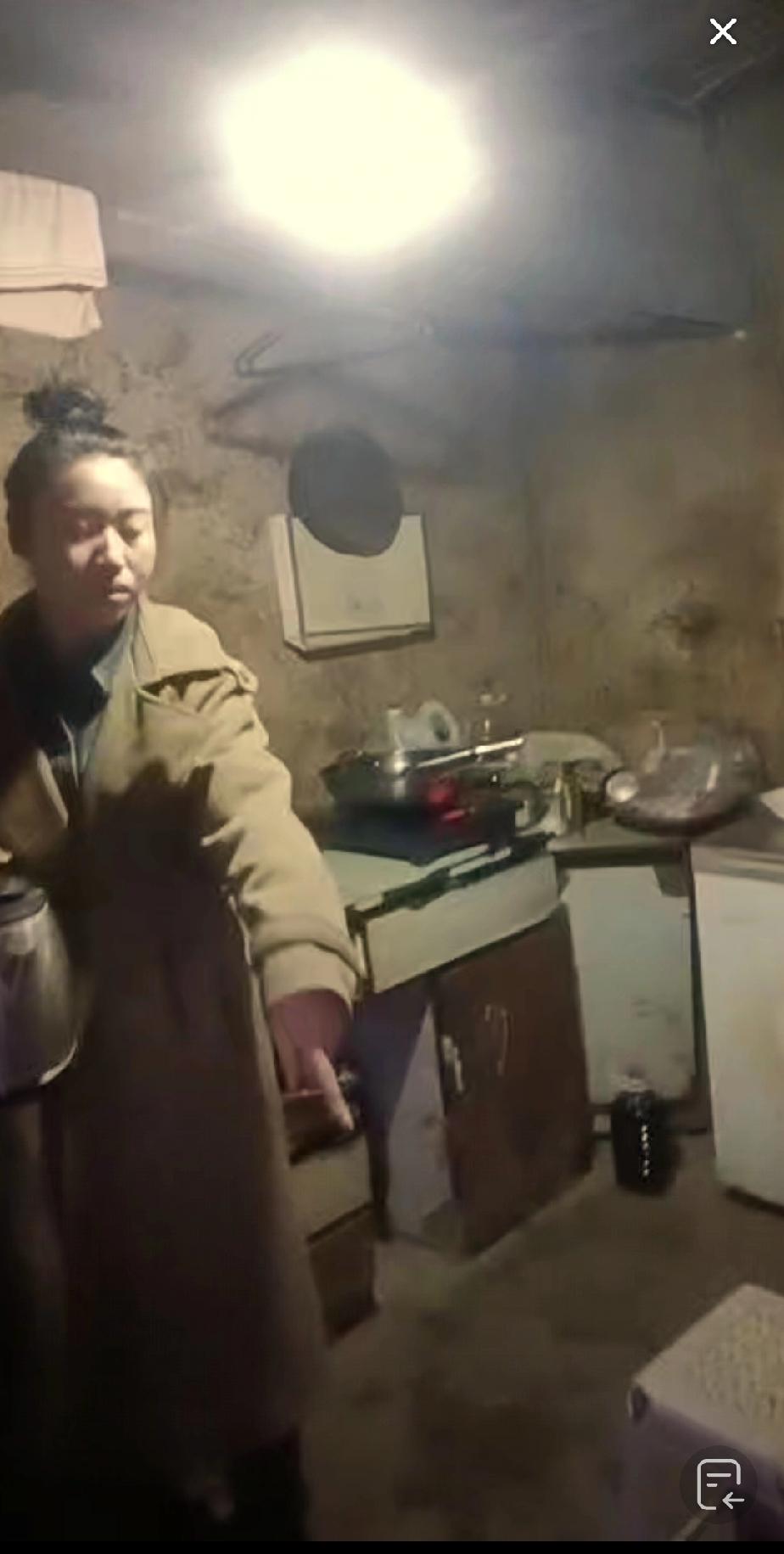 看到胡龙老家的这一幕幕破烂不堪的画面，让人心疼，儿子能够鼓起勇气回归家庭，是骨子