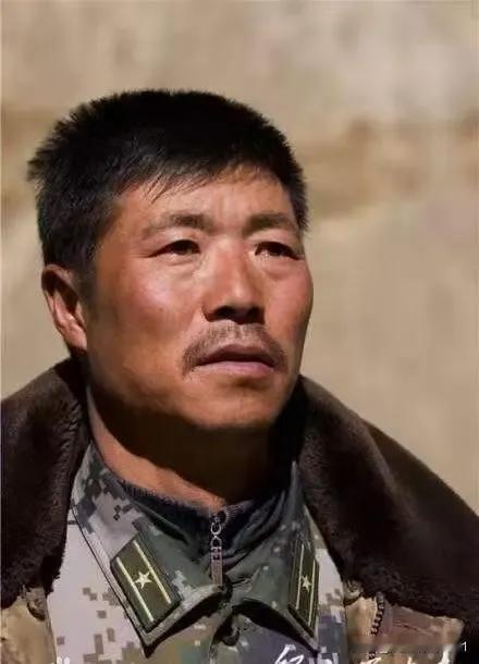 海疆铁血：麦贤得

1965年“八六”海战中，年仅20岁的麦贤得在头部被弹片重创