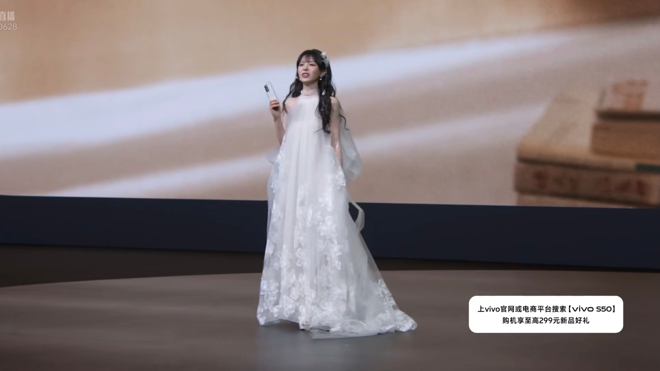 田曦薇真的好漂亮，发布会的台词功底居然也这么强，牛逼 