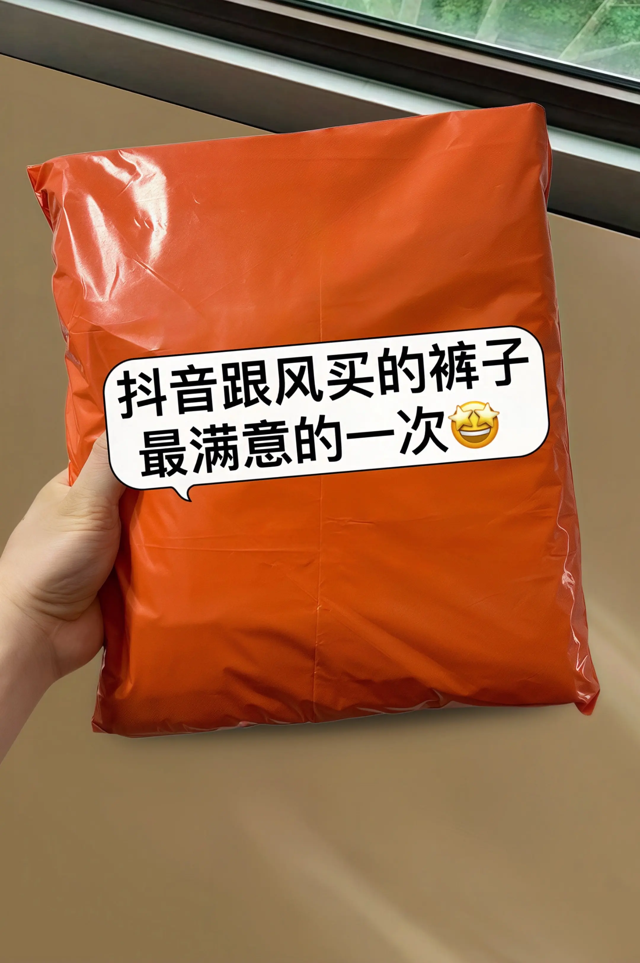 炎夏清凉穿搭优选！这款高腰九分灯笼裤，以棉麻混纺面料打造，天然材质透气...