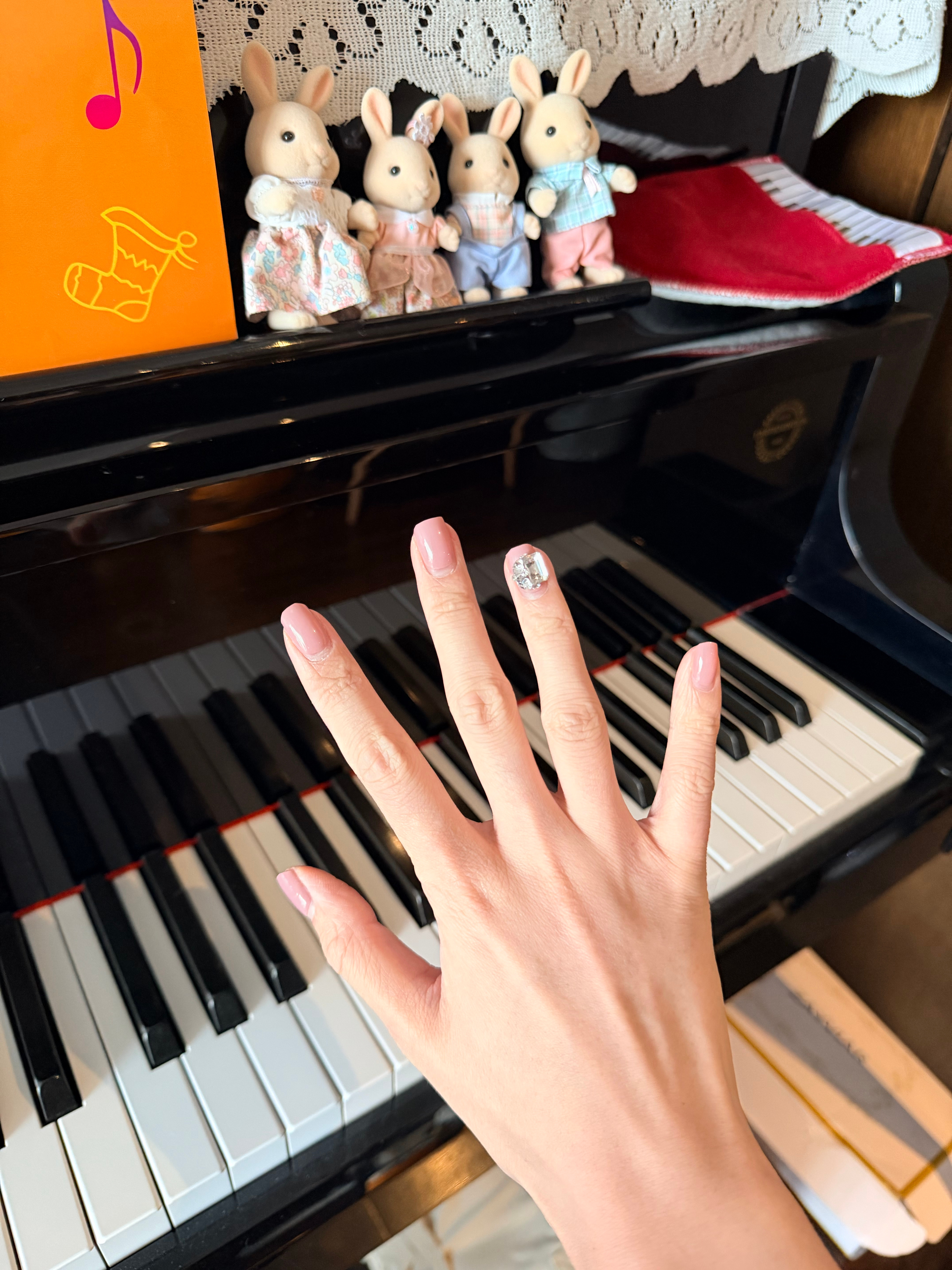 把美甲都剪了，这个月死练肖邦手位 ​​​