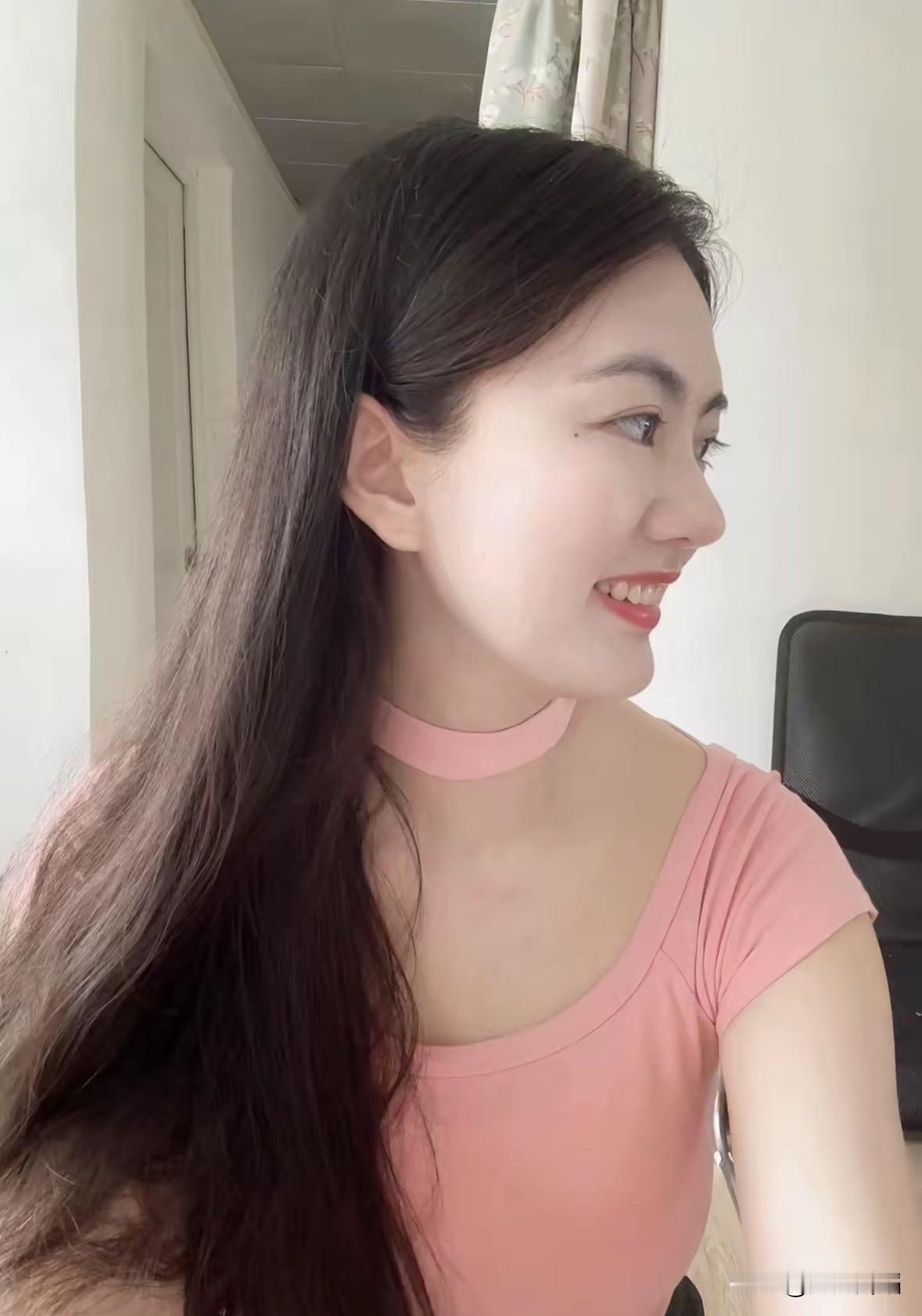 家人们谁懂啊！我闺蜜的侧颜简直绝了，完全能和刘亦菲、迪丽热巴、杨幂、赵丽颖这四美