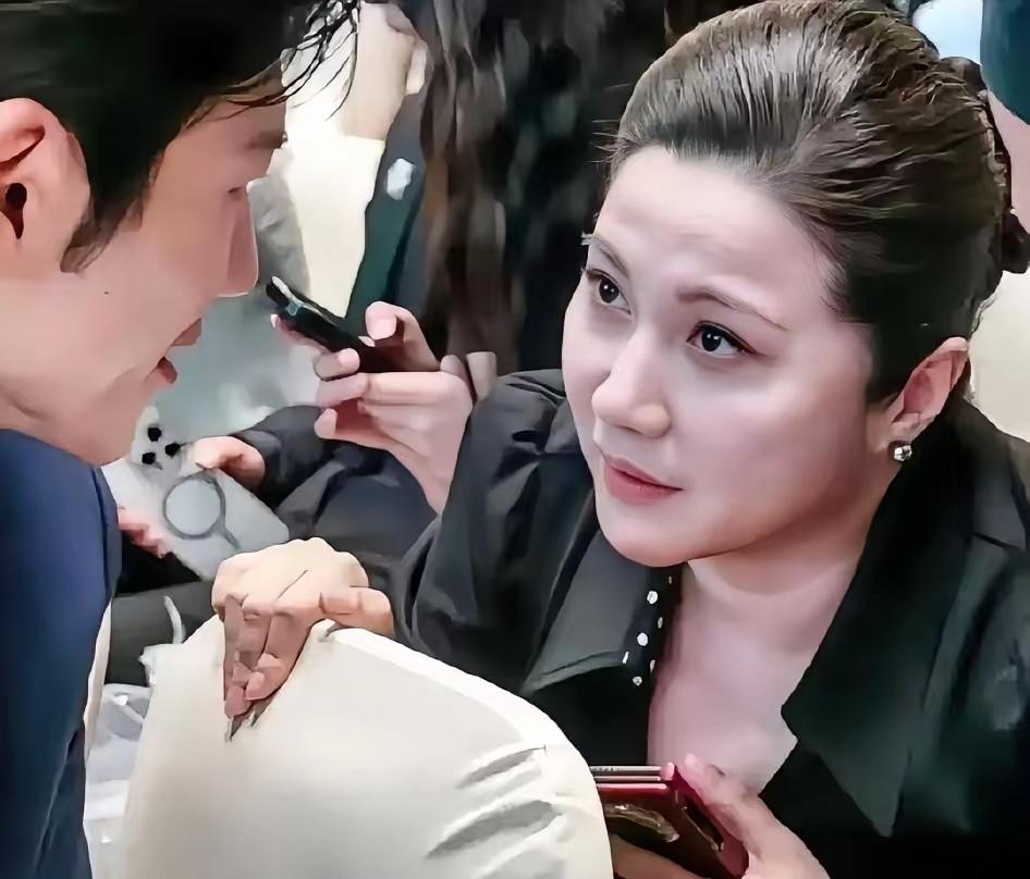 50多岁的颜丙燕都偷偷恋爱了，表面单身的吴越和许晴等同龄女星会不会也有隐藏的小男