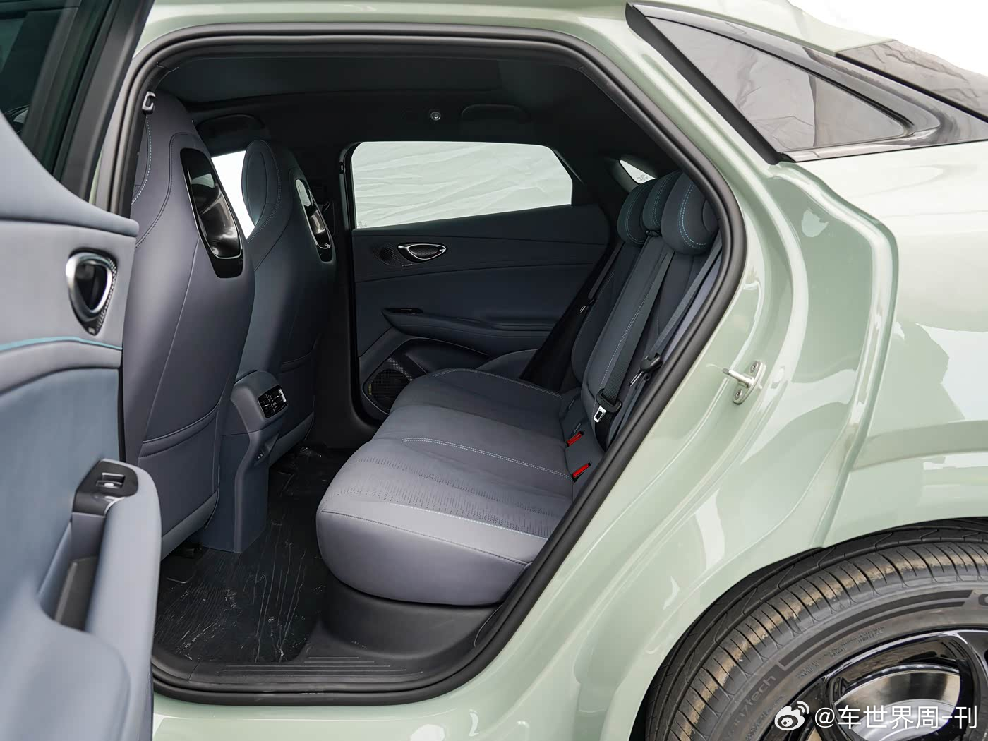 近日，我们从比亚迪官方获悉，旗下的新款海豹06GT正式上市，新车定位为中型纯电动