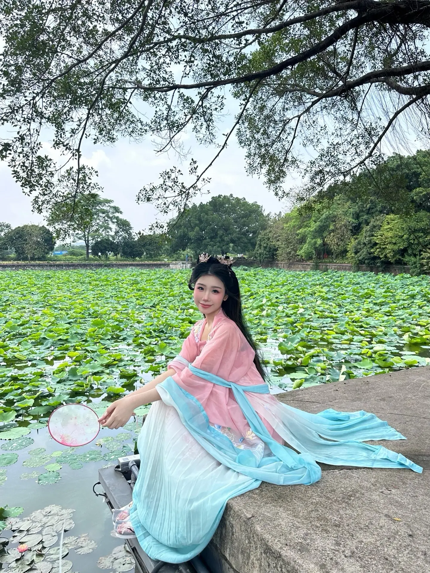 宰相府上的二小姐 除了背诗 可是样样精通。