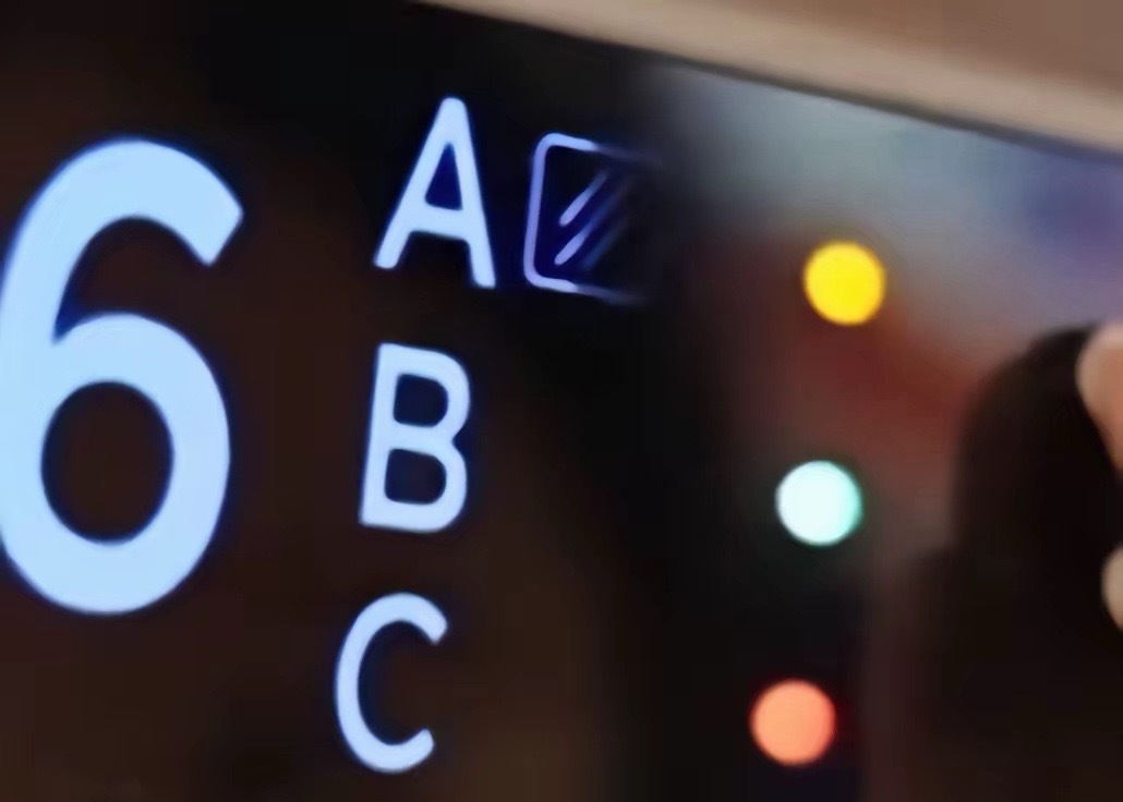 12306回应女子买到单人独座发现个事情，有的人很奇怪，自己买的无座却非要说别卖