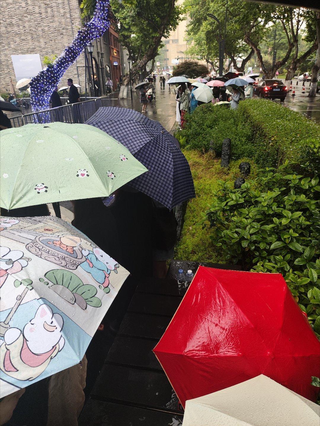 铁血露人，风雨无阻 ​​​