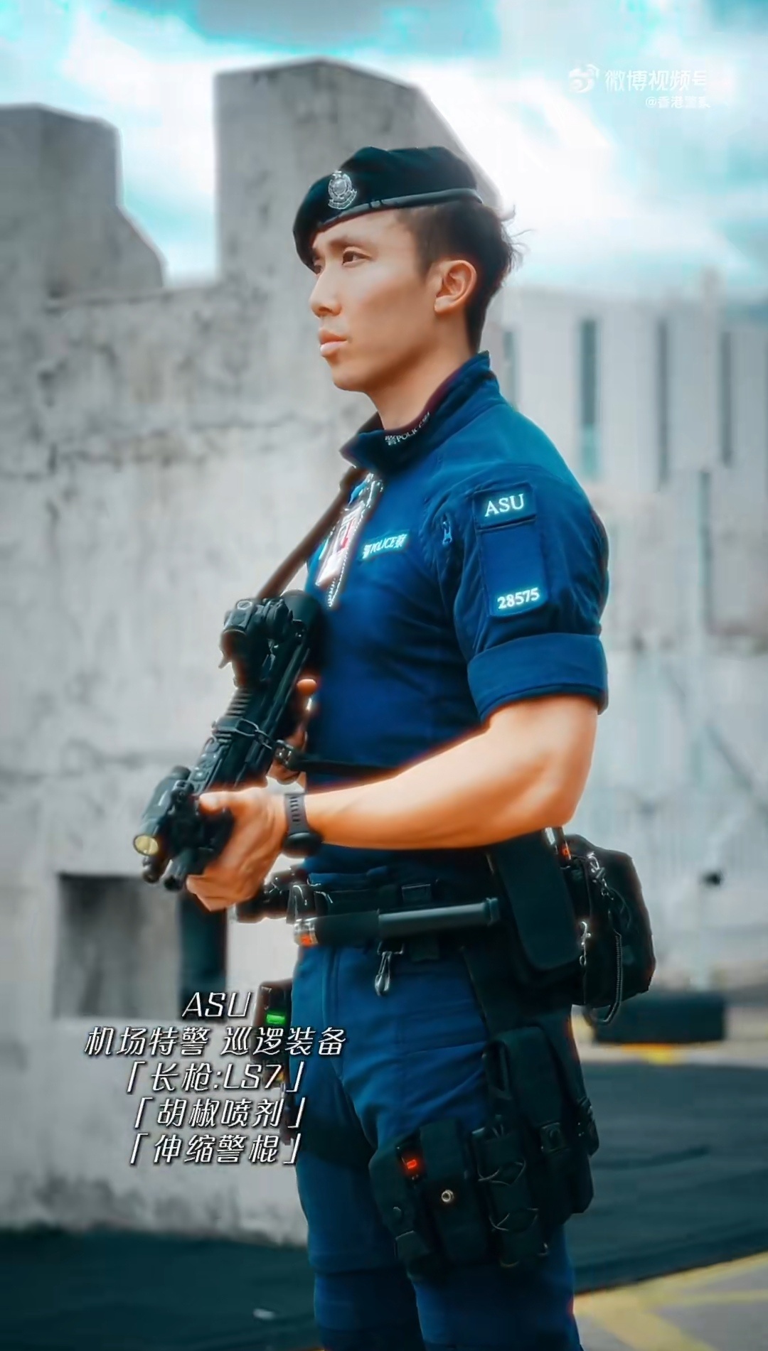 HKP CTRU和ASU的LS7型冲锋枪都是搭配某厂的同款红点镜和同款指示盒（这