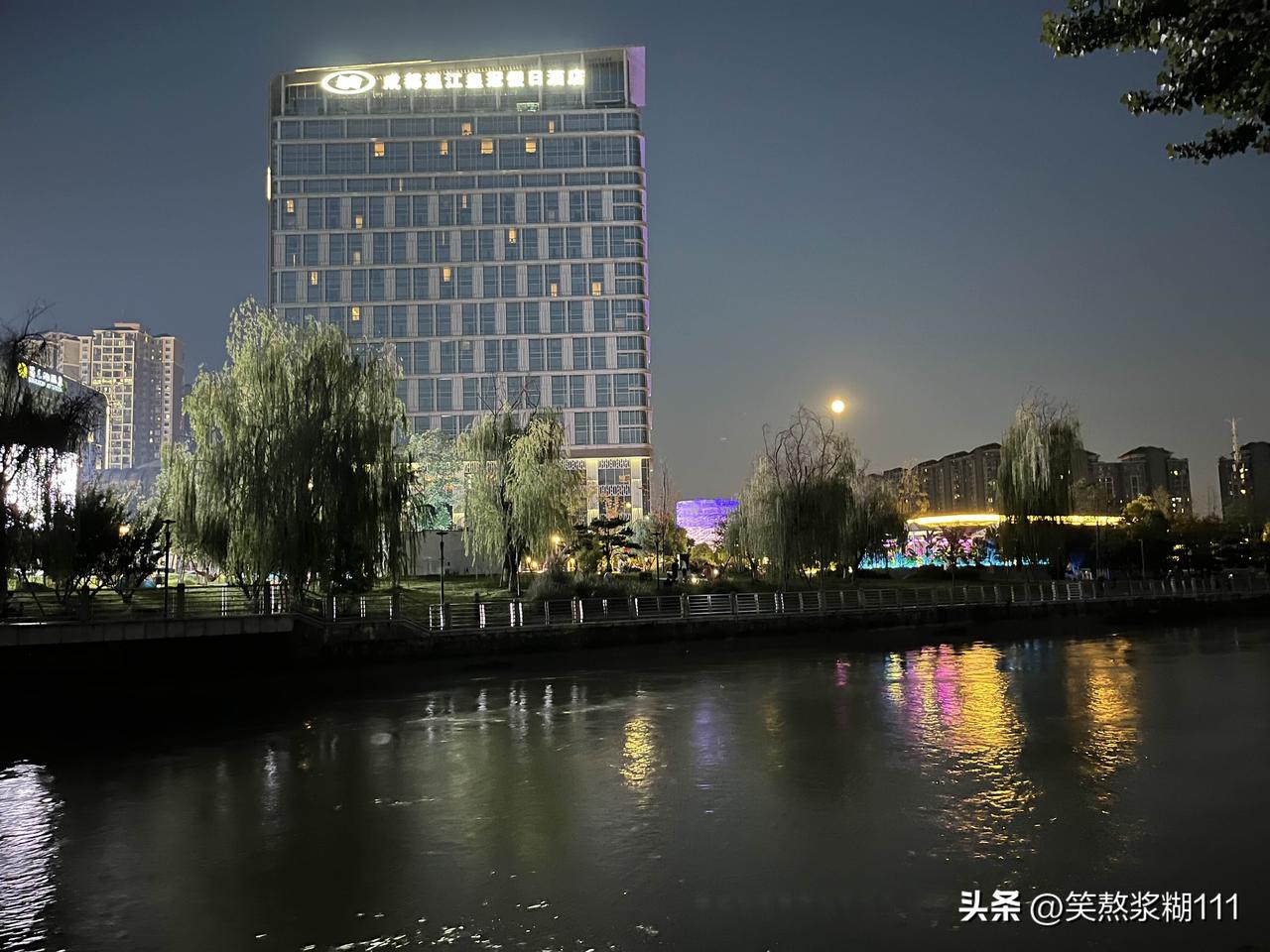 我负债累累，每天只要想起还欠外面那么多的债务，我就心烦意躁。

5年前借我哥50