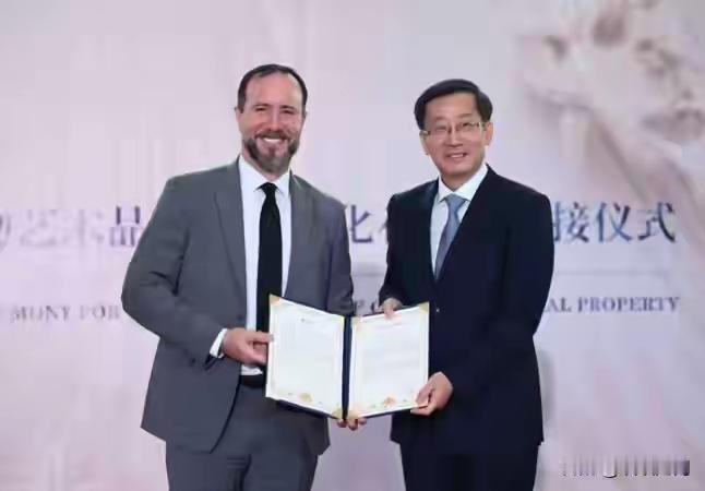 大好消息！58件文物回家了。
9月16日，中国驻美国大使馆举办文物返还交接仪式，