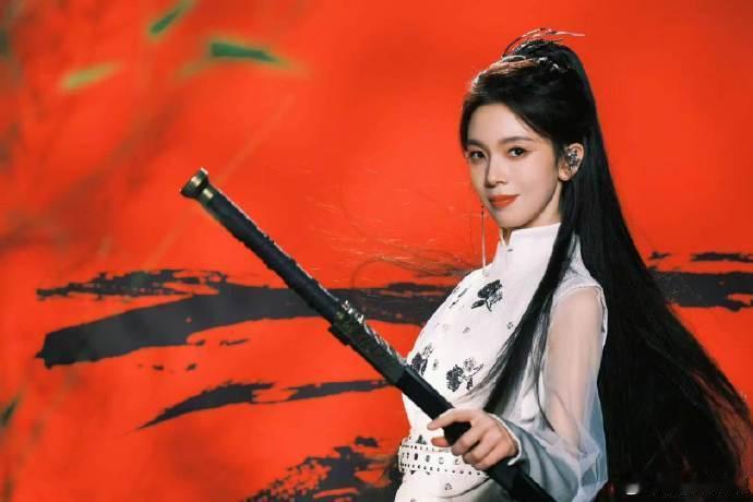 陈瑶陈瑶甜嗓变厚嗓浪姐直播音色跨度突破惊喜，展现不曾显露的唱功 
