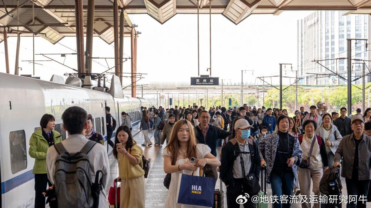 【上海铁路 超级环线高铁，客流情况】长三角超级环线高铁G8388/8389次列车