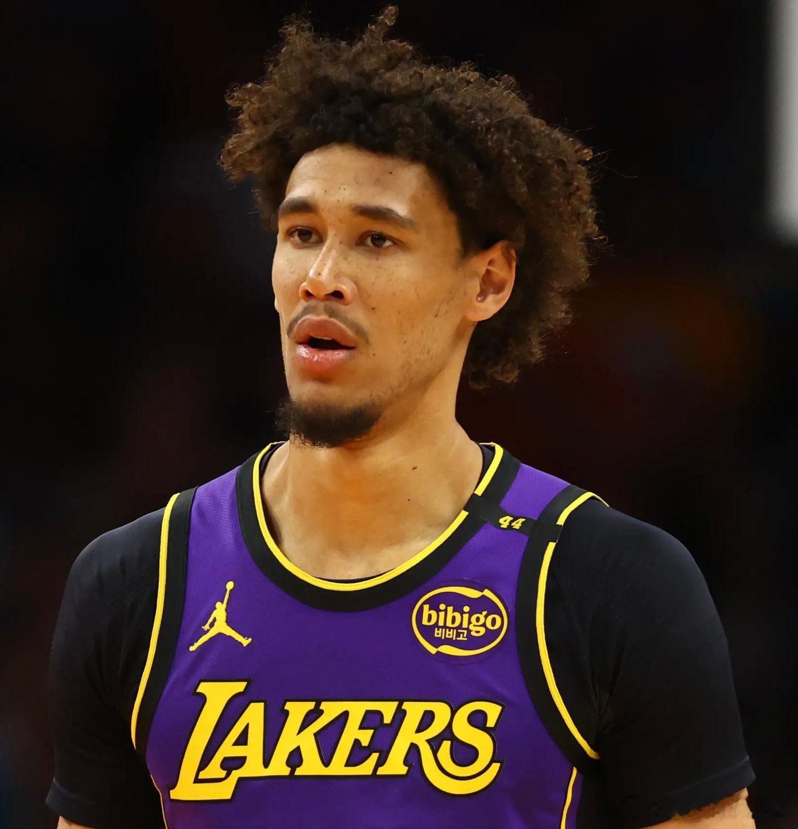 海斯因右脚踝扭伤，缺席今日对阵魔术的比赛❌魔术vs湖人