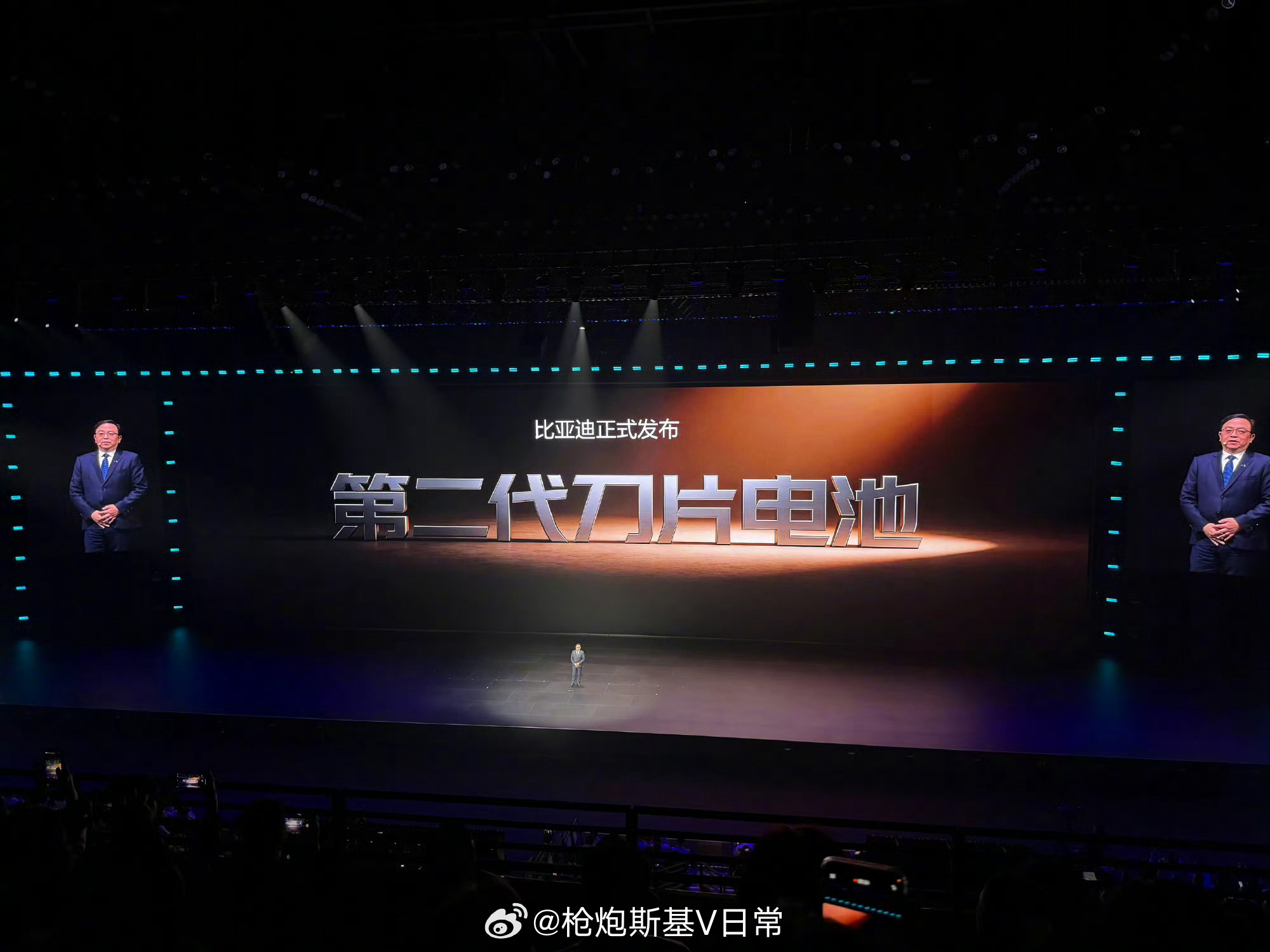 这速度真快，就想问25年说的建成4000座兆瓦闪充站，最后建成了多少个呢？🤔 