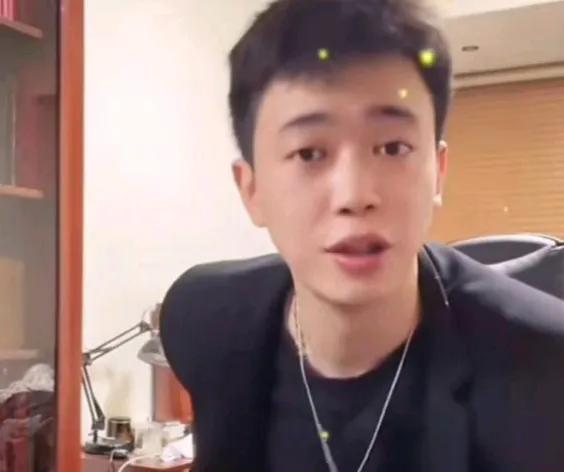 三只羊前法务李律直播回应沫沫事件，他先是说了一堆离职原因的废话，谈到三只羊沫沫这