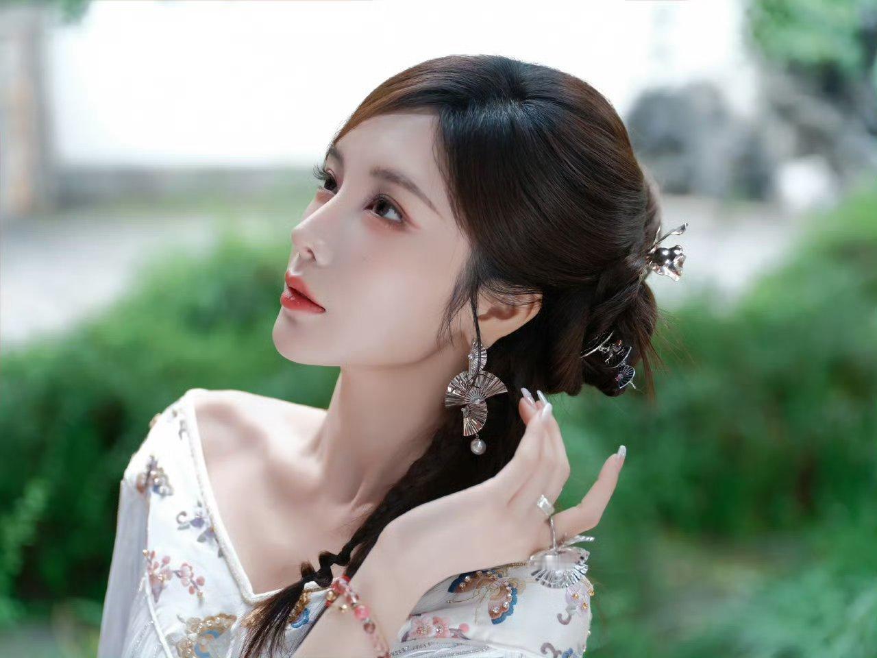 戴燕妮～～戴燕妮 ​​​