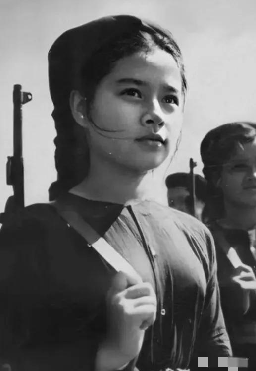 “空孕催乳剂，没人扛得住。”1961年，美国对越战争中，美军俘获了一名越南女兵，