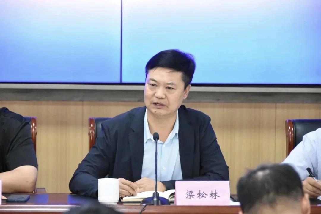 曾任奈曼旗第三中学校长、受聘为内蒙古师范大学研究生校外导师的奈曼旗关工委副主任并