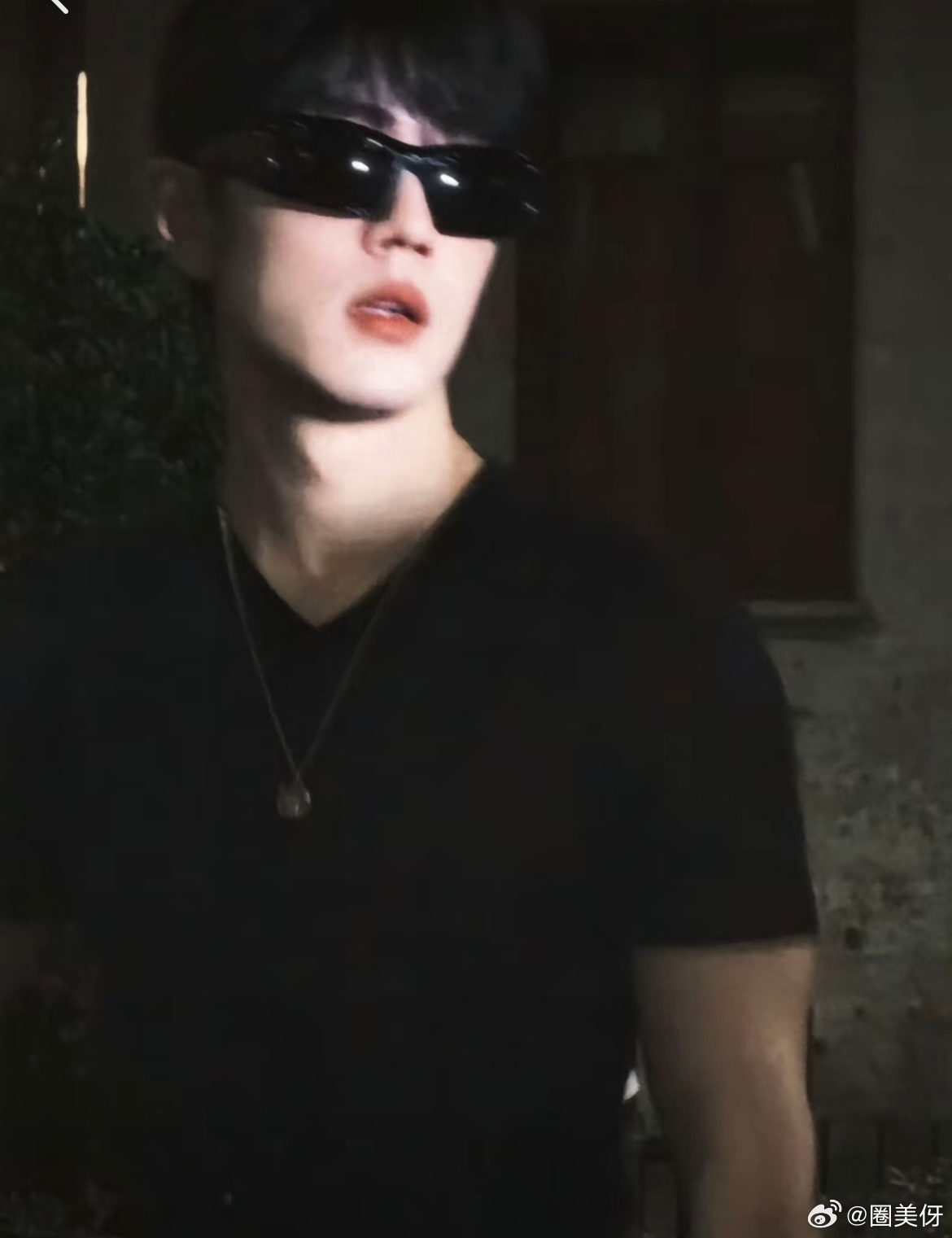 我估计肖战的顺产头会让泡菜国看到心目中的梦中情头了，同样的发型在肖战这里就很清爽