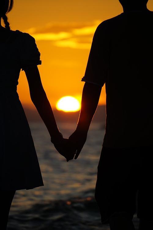 好的感情，都是“聊”出来的

“分享欲，是感情最好的保鲜剂。”
✨ 从早安到晚安