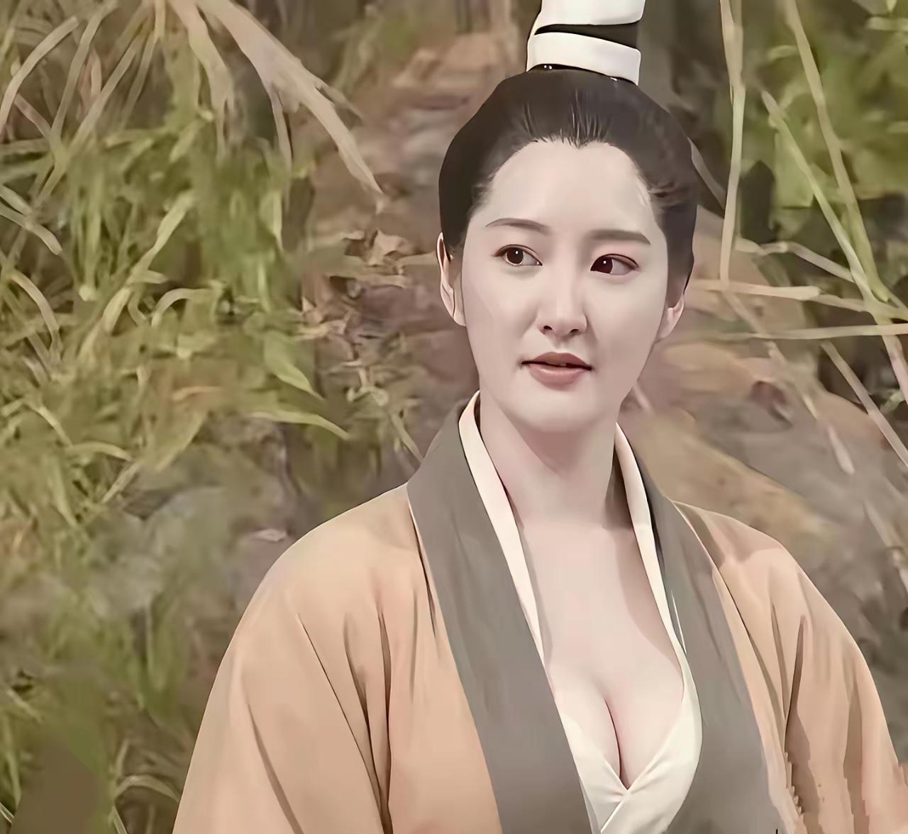 这身材放在小龙女身上有些不协调，在李莫愁身上可说是浑然天成的[呲牙]
如果当年无