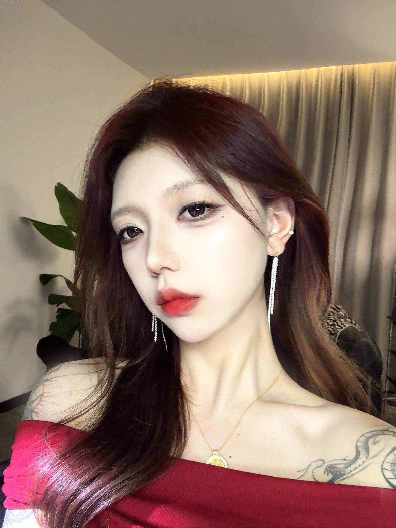 你那软绵绵的照片就别配硬曲了呗