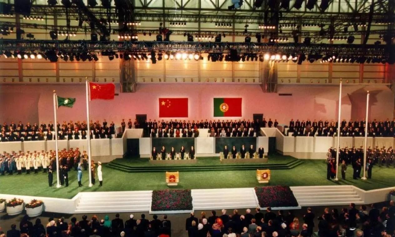 澳门这“省心劲儿”，真是独一份！
同样是祖国大家庭的成员，香港回归谈判历经波折，