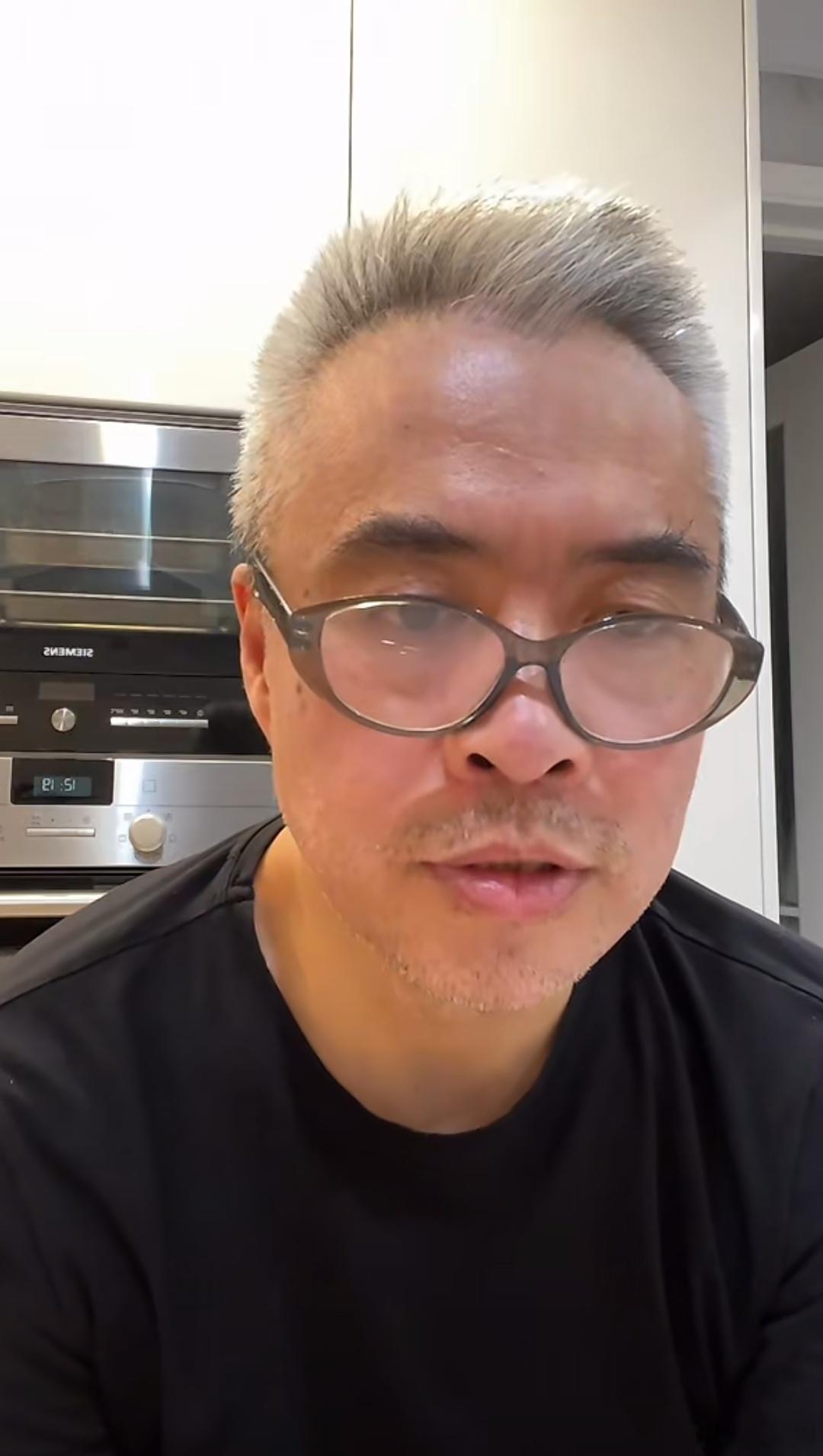这么沧桑了啊大哥，这几年经历了什么，还记得当年的短裤门吗？ 